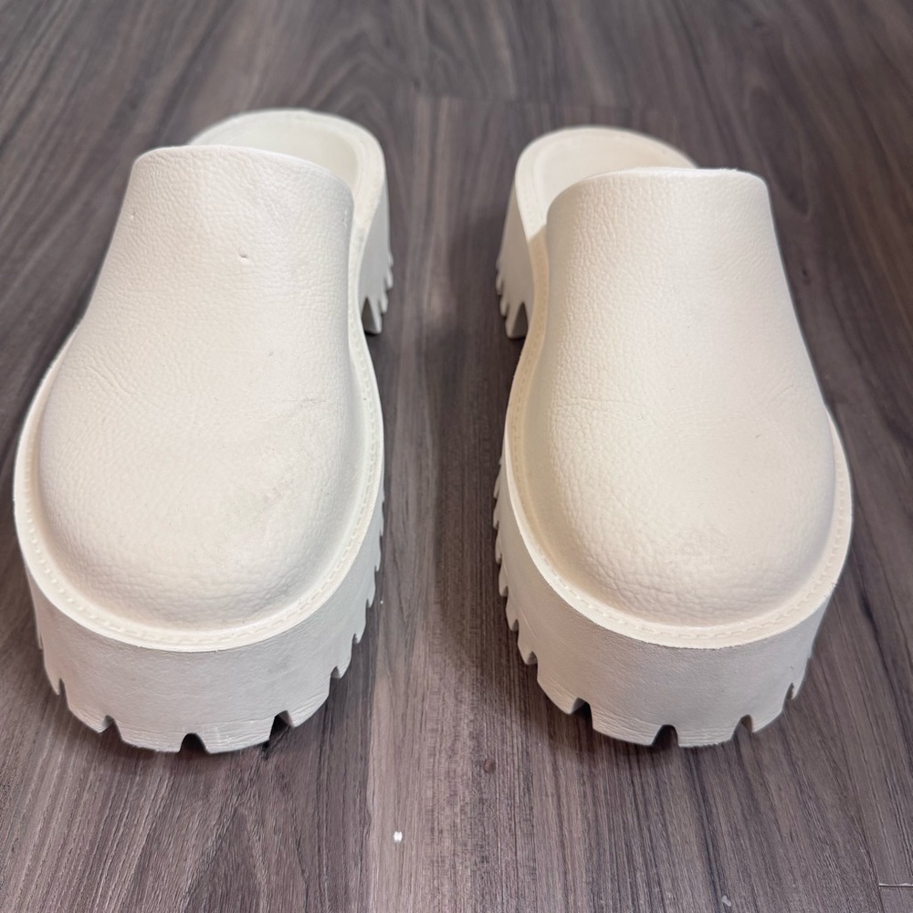 Jeffrey Campbell Bae Lug Sole Platform Clogs - Picture 4 of 14